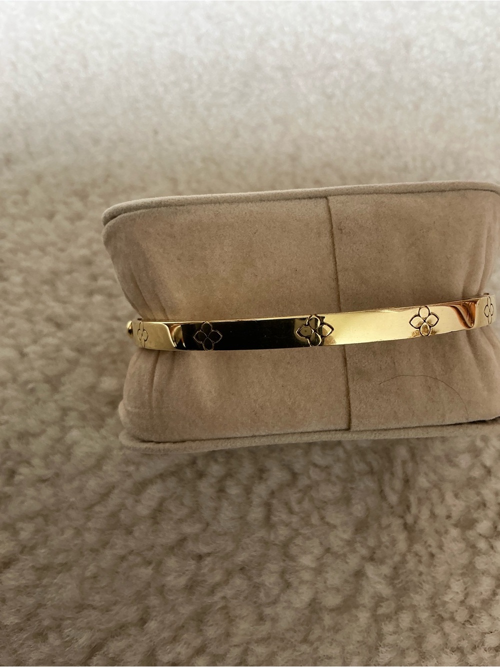 STUNNING ROBERTO COIN 18K GOLD LOVE IN VERONA DIAMOND FLORAL BANGLE BRACELET - Picture 8 of 16